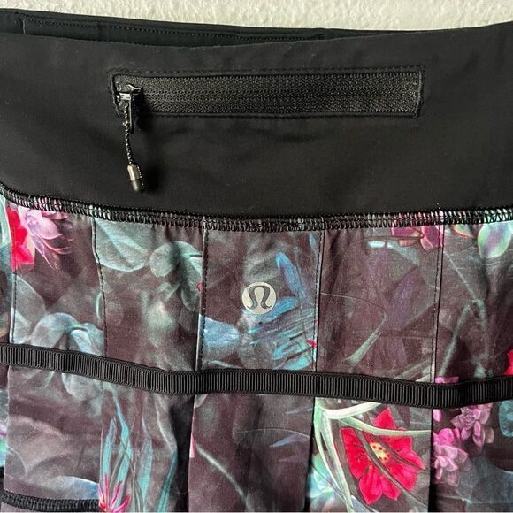 Lululemon Run: Pace Setter Skirt (Regular)
Curious Jungle Multi / Black - Picture 7 of 10